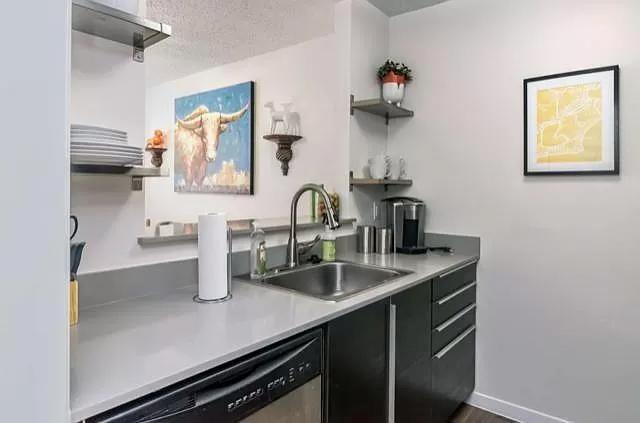 Building Photo - 1200 Mariposa Dr