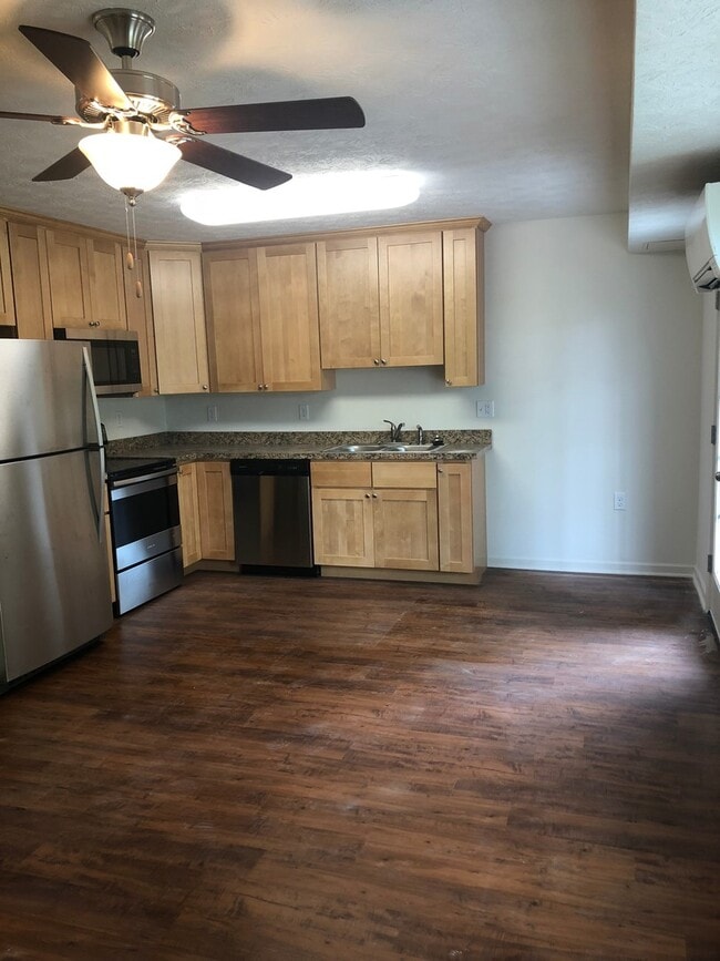 Building Photo - One Bedroom Apartment