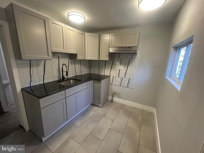 Building Photo - 5647 Heiskell St