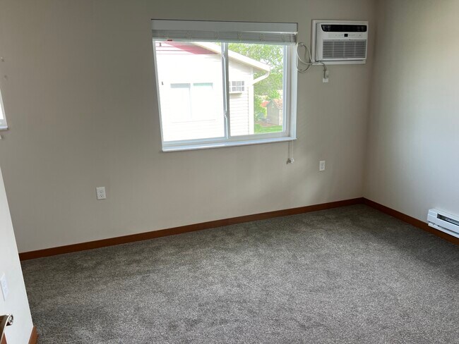 Building Photo - 1243 Salem Dr