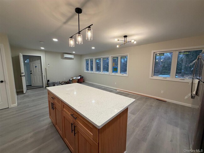 Building Photo - 14 Cornwall Ln