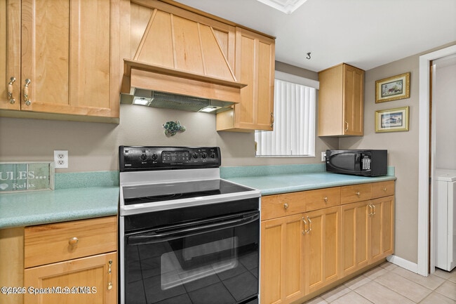 Building Photo - 8494 Ridgewood Ave