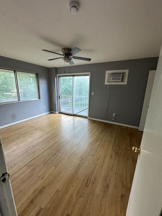 Building Photo - Discover this newly renovated 3-bedroom, 1.5-bath home in Euclid