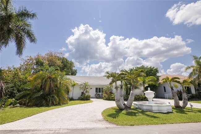 Building Photo - 413 Tamarind Dr