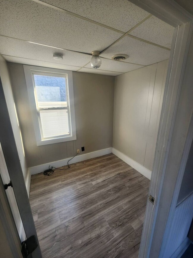 Building Photo - 5917 Cable Ave