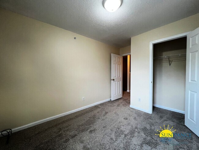 Building Photo - Spacious 3 Bedroom In Crestview!
