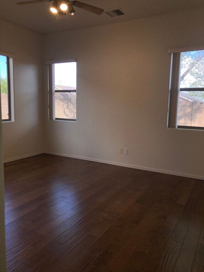 Building Photo - 5301 N Bremont Way