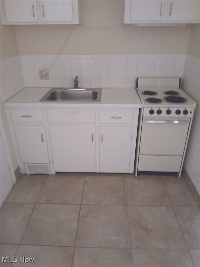 Building Photo - 52 Willow Dr