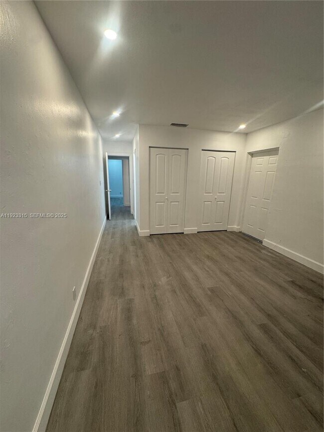 Building Photo - 1633 NW 8th Ave