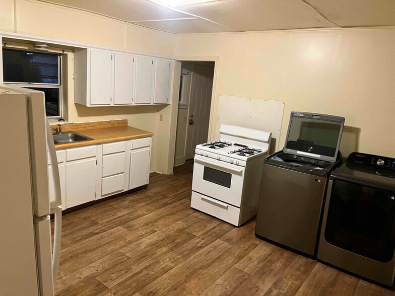 Building Photo - 236 S Oklahoma Ave