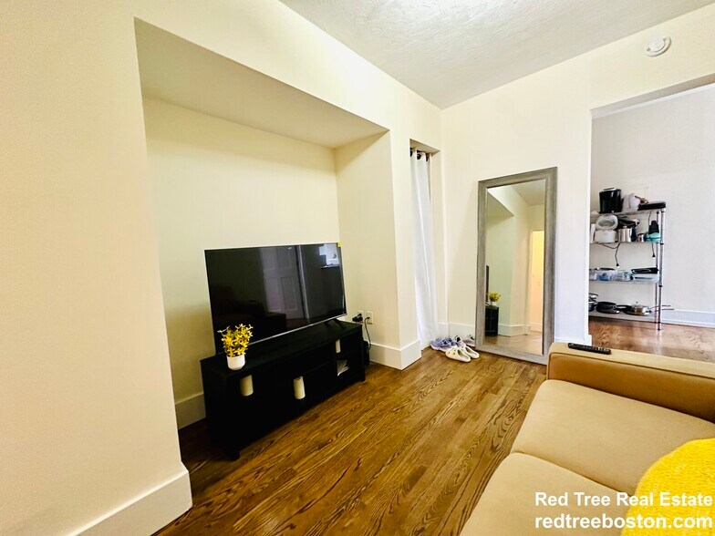 Apt 4 - 452 Park Dr