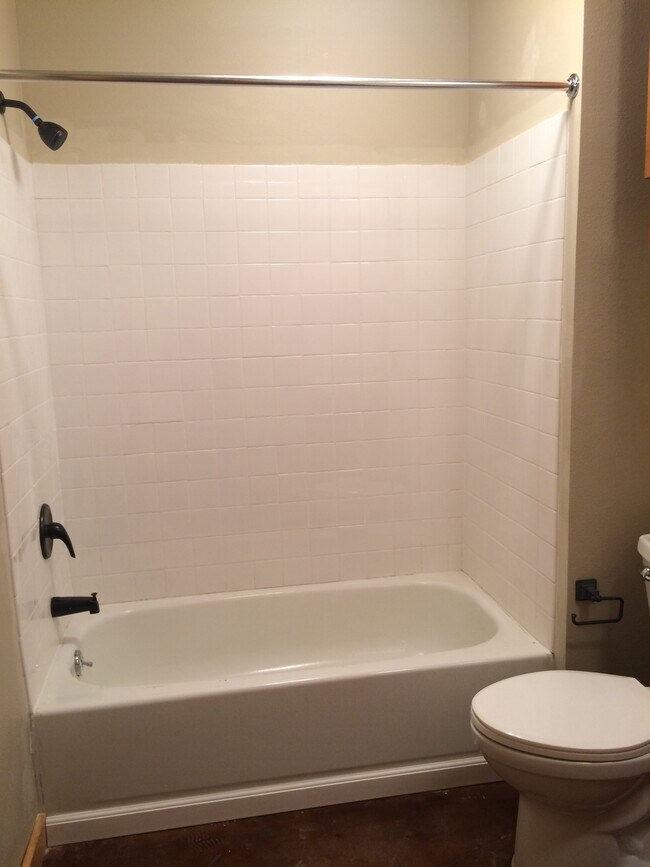 Building Photo - 16623 Bristoe Ave