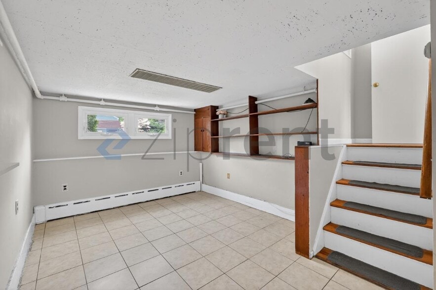 Building Photo - Unit