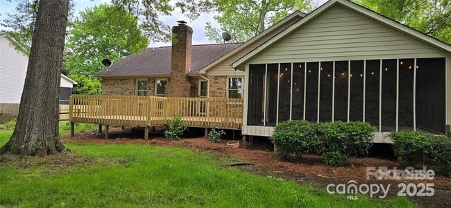 Building Photo - 413 Parallel Dr