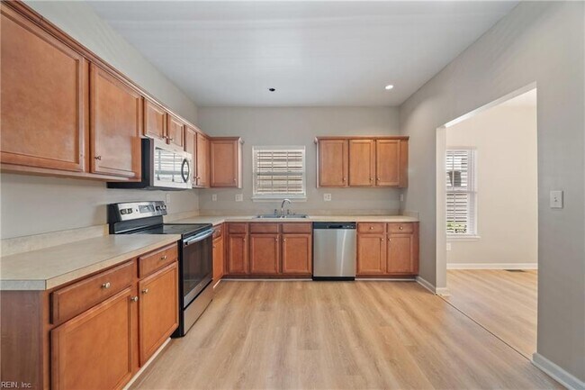 Building Photo - 318 W 31st St