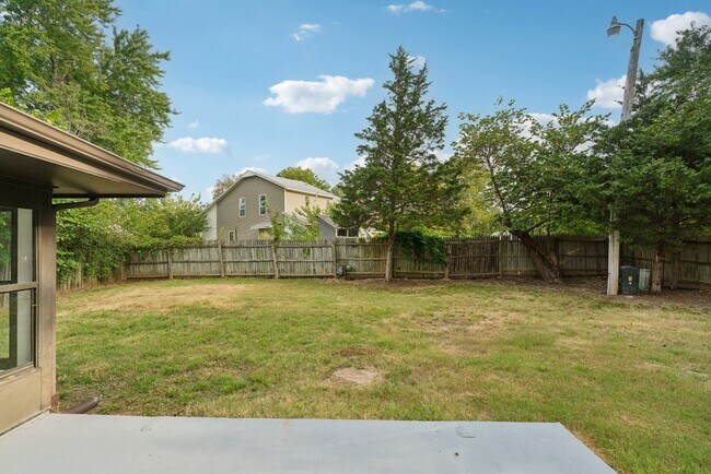 Building Photo - 2904 E Fort Worth St