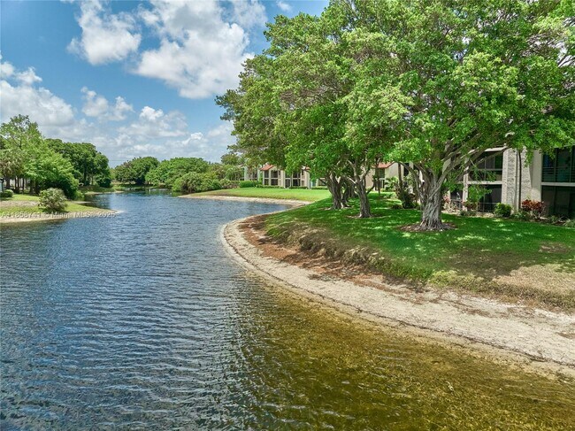 Building Photo - 5380 Cedar Lake Dr