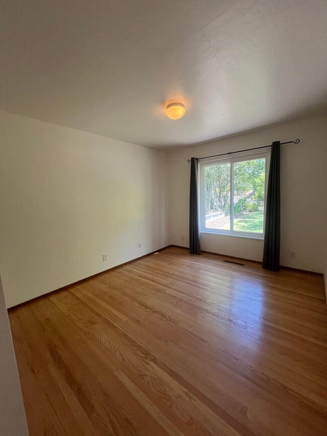 Building Photo - Beautifully Landscaped Home in Rincon Valley!