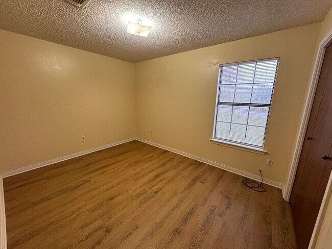 Building Photo - 800 Christian Dr