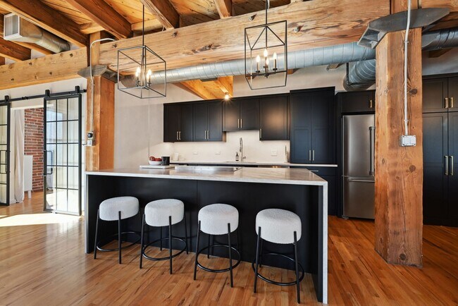 Building Photo - Luxurious Corner 2 BR/ 2 BA Franklin Loft ...