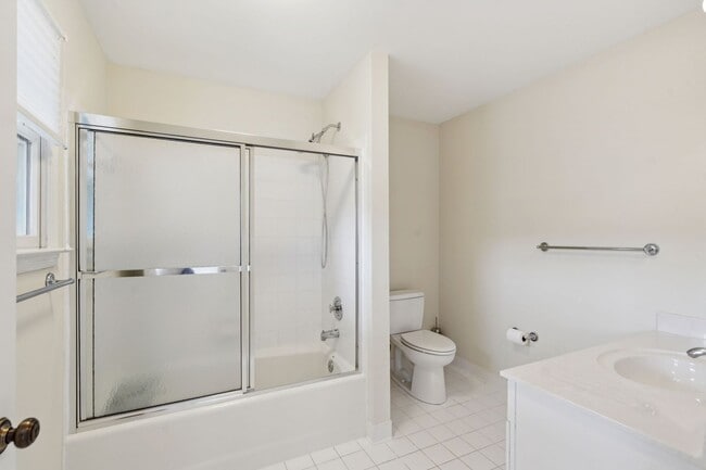 Building Photo - Downtown Charleston Waterfront Townhouse