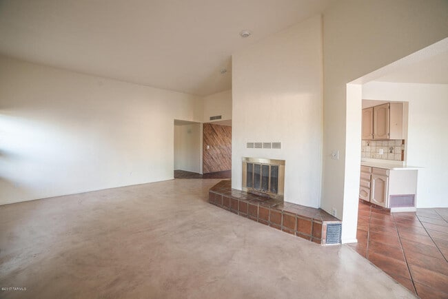 Building Photo - 3554-P3554 East 5th Street