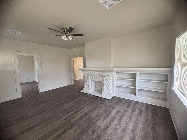 Building Photo - 1726 NW 38th St