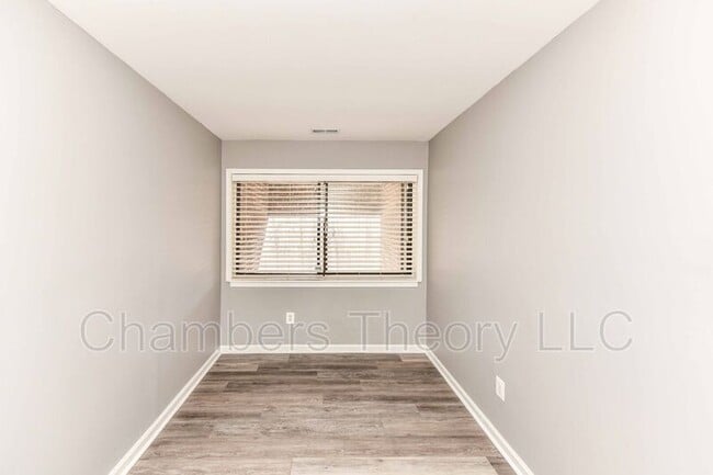 Building Photo - 11220 Chestnut Grove Square