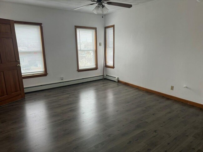 Building Photo - 13-15 Reservoir Ave