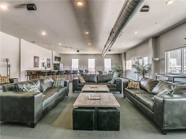 Building Photo - 1 NE 2nd St