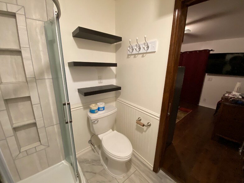 Building Photo - 214 Sheridan Ave