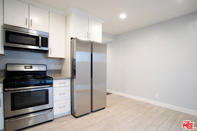 Building Photo - 505 N Kenwood St