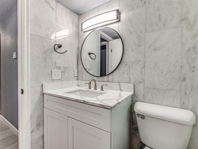 Building Photo - 14008 Gateway Dr