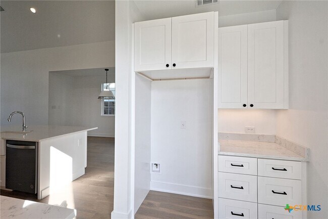 Building Photo - 421 Constance Dr
