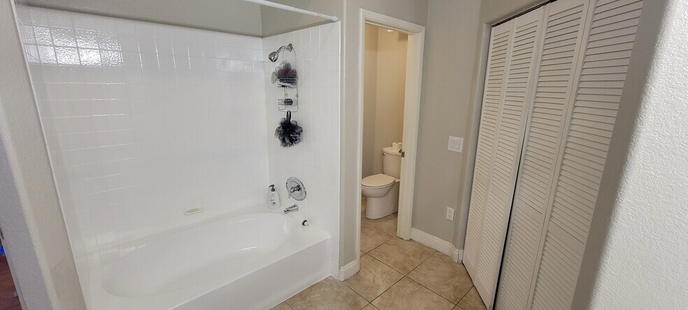 Building Photo - 6928 Oyster Shell Dr