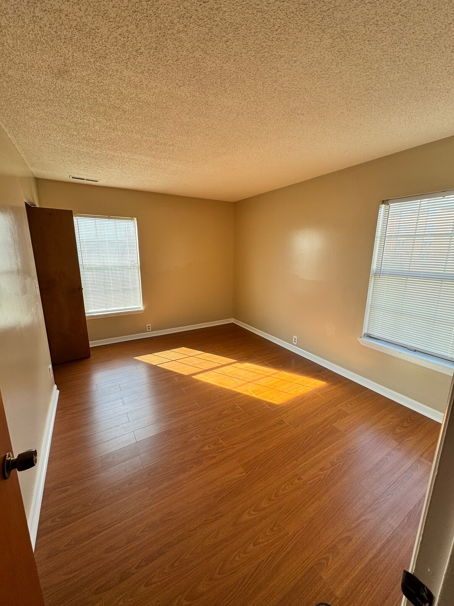 Building Photo - 1120 Garfield St