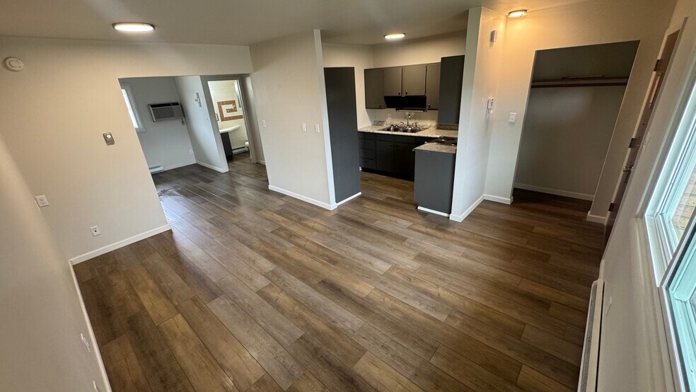 Building Photo - 655 Columbia Dr