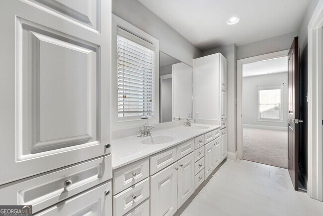 Building Photo - 2041 Mendenhall Cir