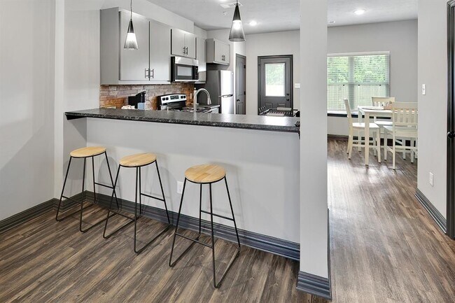 Building Photo - 1451 Associates Ave