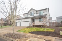 Building Photo - McMinnville 5 Bedroom Home Available Now !