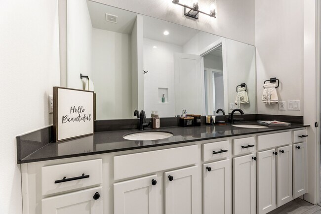 Building Photo - 5725 White Magnolia St.