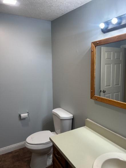 Building Photo - 1637 Hoefgen St