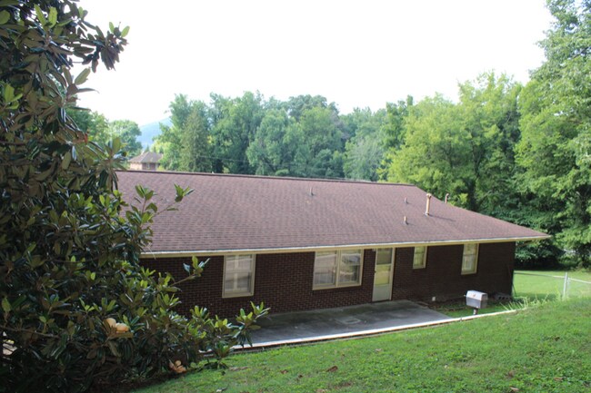 Building Photo - 103 Terrace Ct