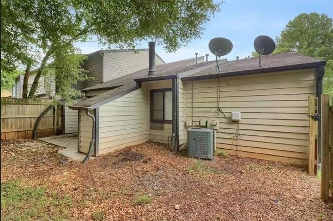 Building Photo - 259 Heathersett Dr SW