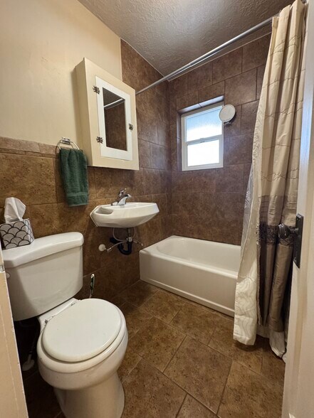 Building Photo - 732 S 900 E