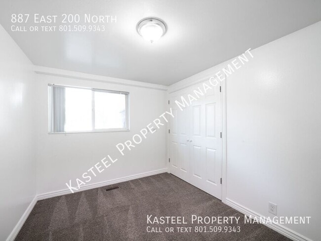 Building Photo - 887 E 200 N
