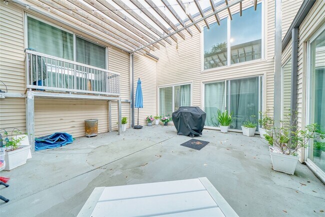 Building Photo - 7606 Portal Dr