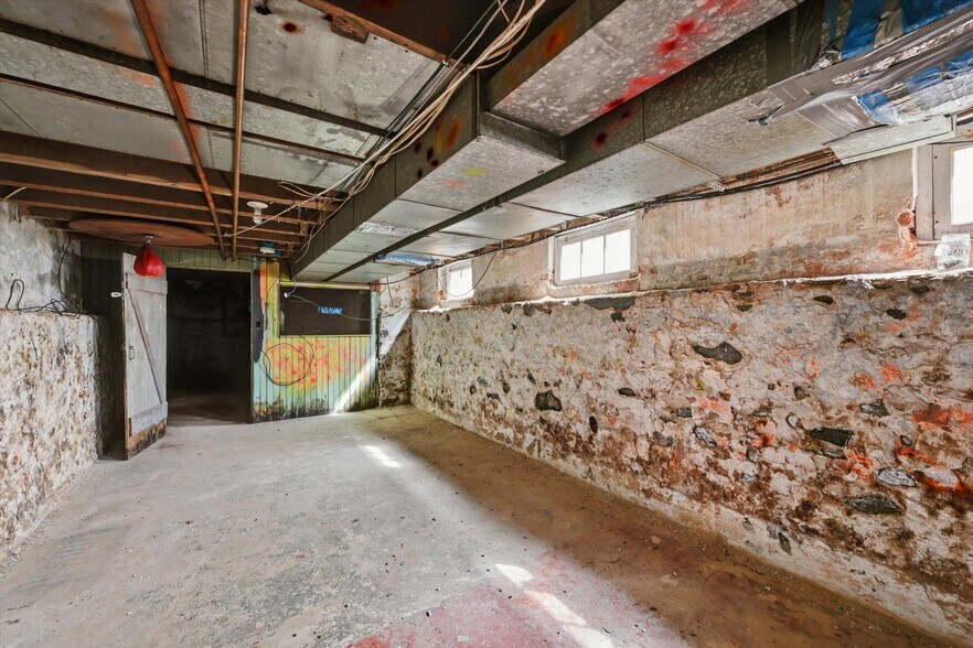 Building Photo - 120 W Barnard St