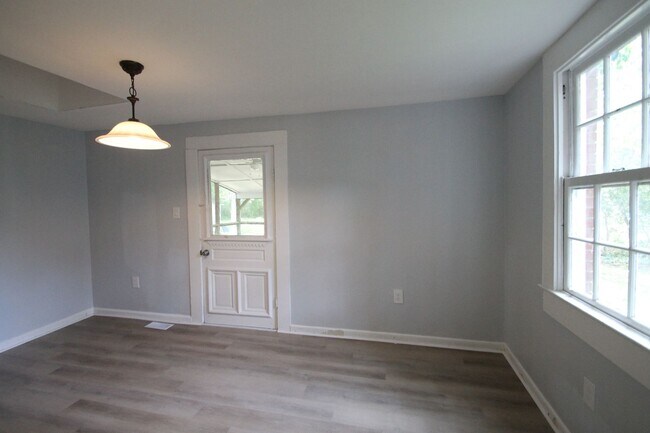 Building Photo - Exclusively Offered by Muse Realty Rentals...