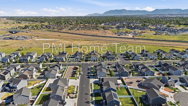 Building Photo - 1812 W Parkview Dr